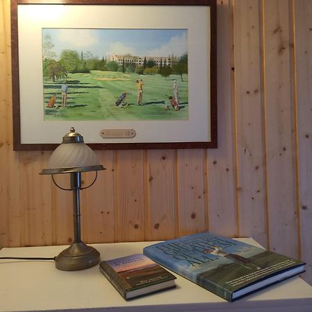 Villa Lilla Huset Med Stor Traedgardstomt Naera Golf Och Hav Trosa Exterior foto